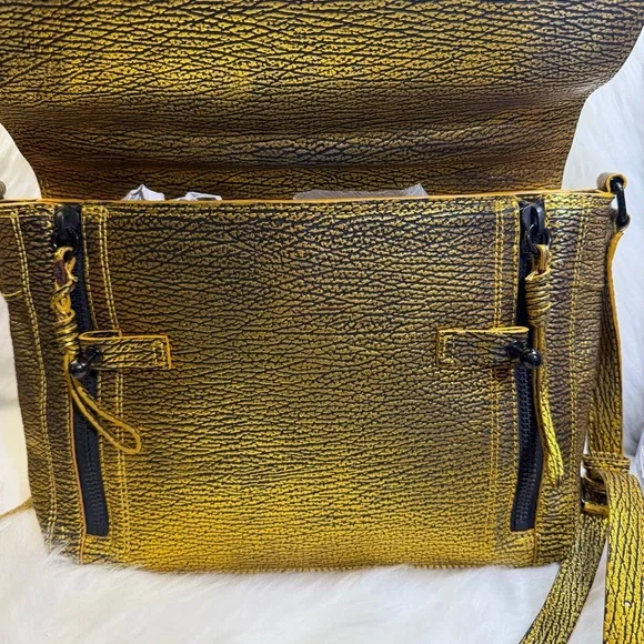 3.1 PHILLIP LIM
Gold/Black Shark Embossed
Leather Medium Pashli Satchel
Bag💛🖤 - Picture 14 of 14